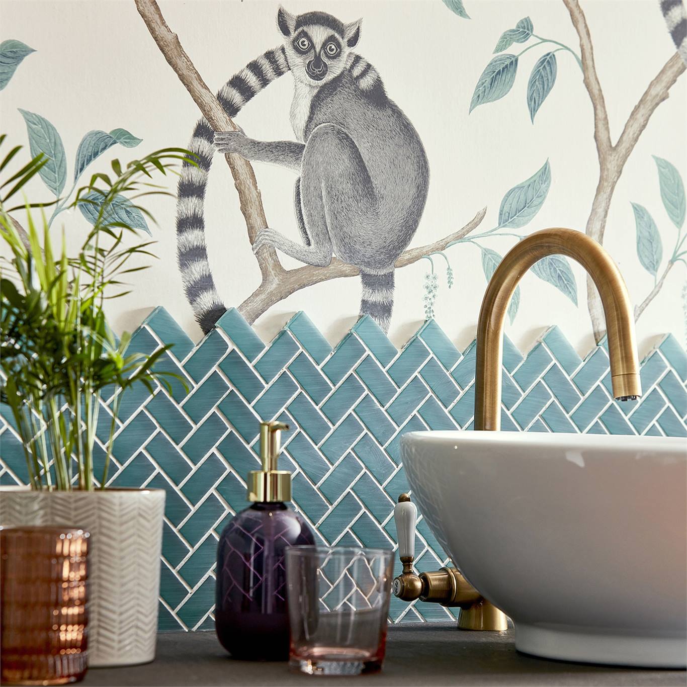Обои Sanderson The Glasshouse Ringtailed Lemur 216665 фото в интерьере